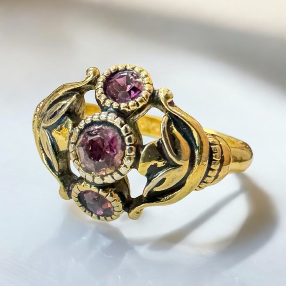 Avon | Romantic Heirloom Rhinestone Ring (9) - Picture 1 of 5